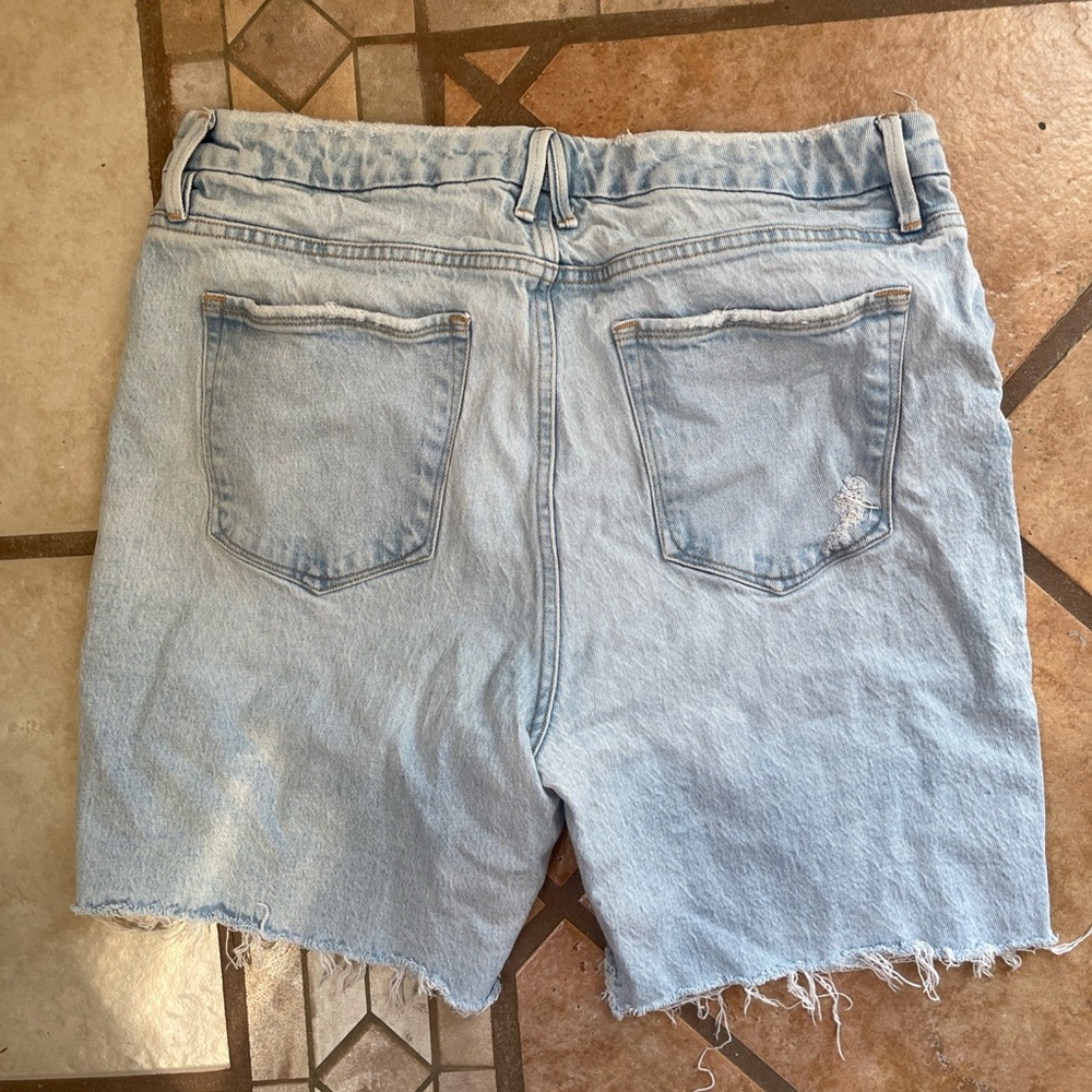 Good American Light Blue Denim Shorts size 15 - Picture 4 of 7